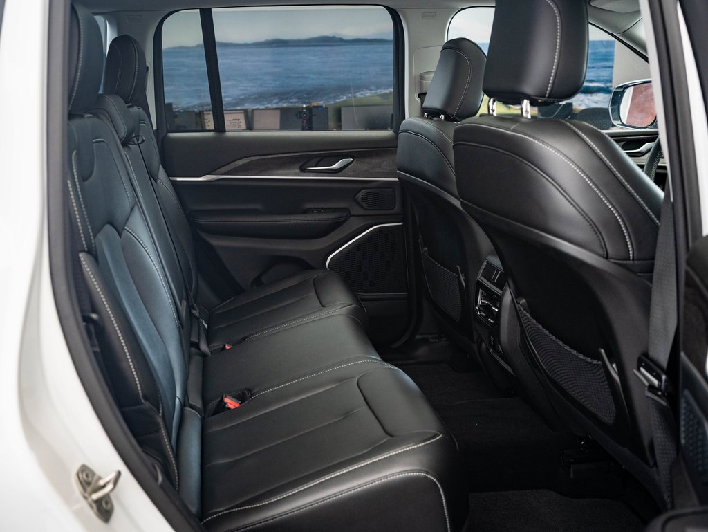 Used 2023 Jeep Grand Cherokee 4WD 4xe image 38