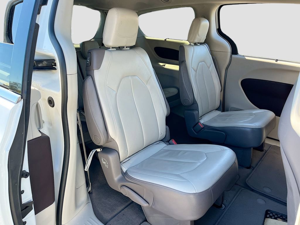 Used 2017 Chrysler Pacifica Touring-L image 26