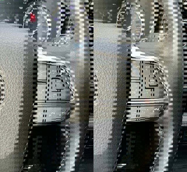 Used 2020 Toyota Highlander XLE image 25