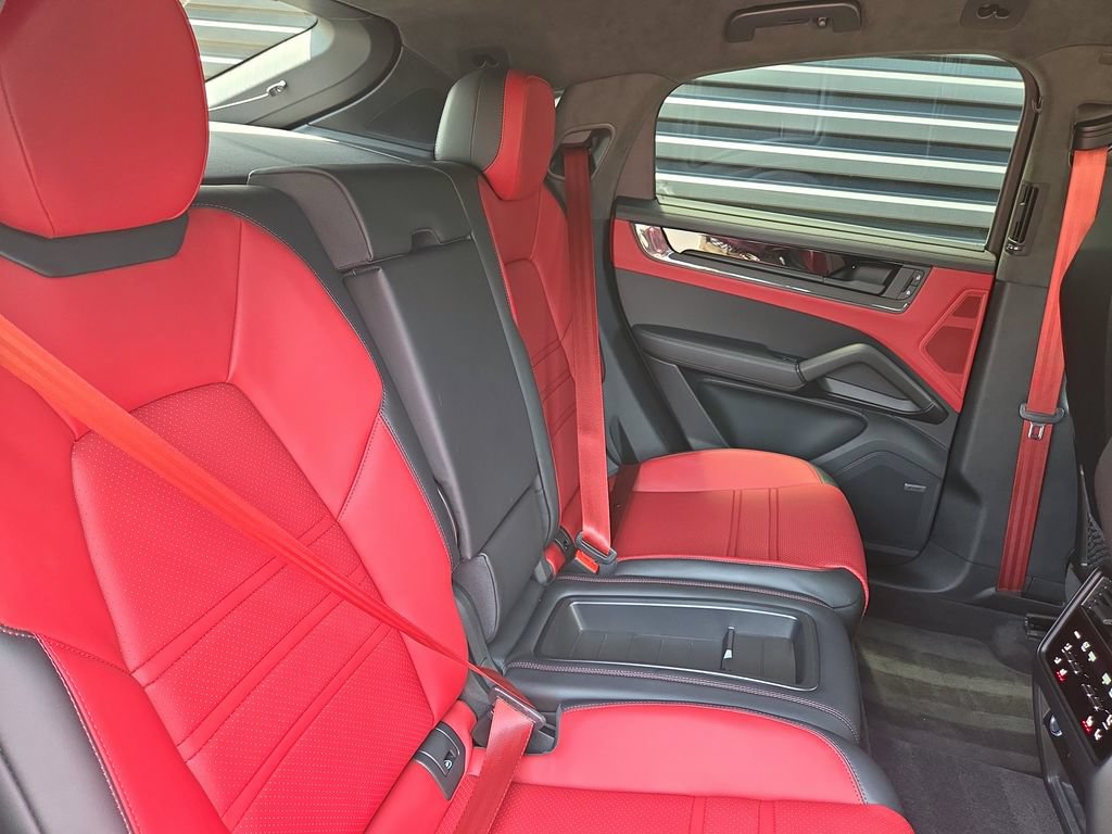 Certified 2024 Porsche Cayenne Turbo GT AWD/4WD image 20