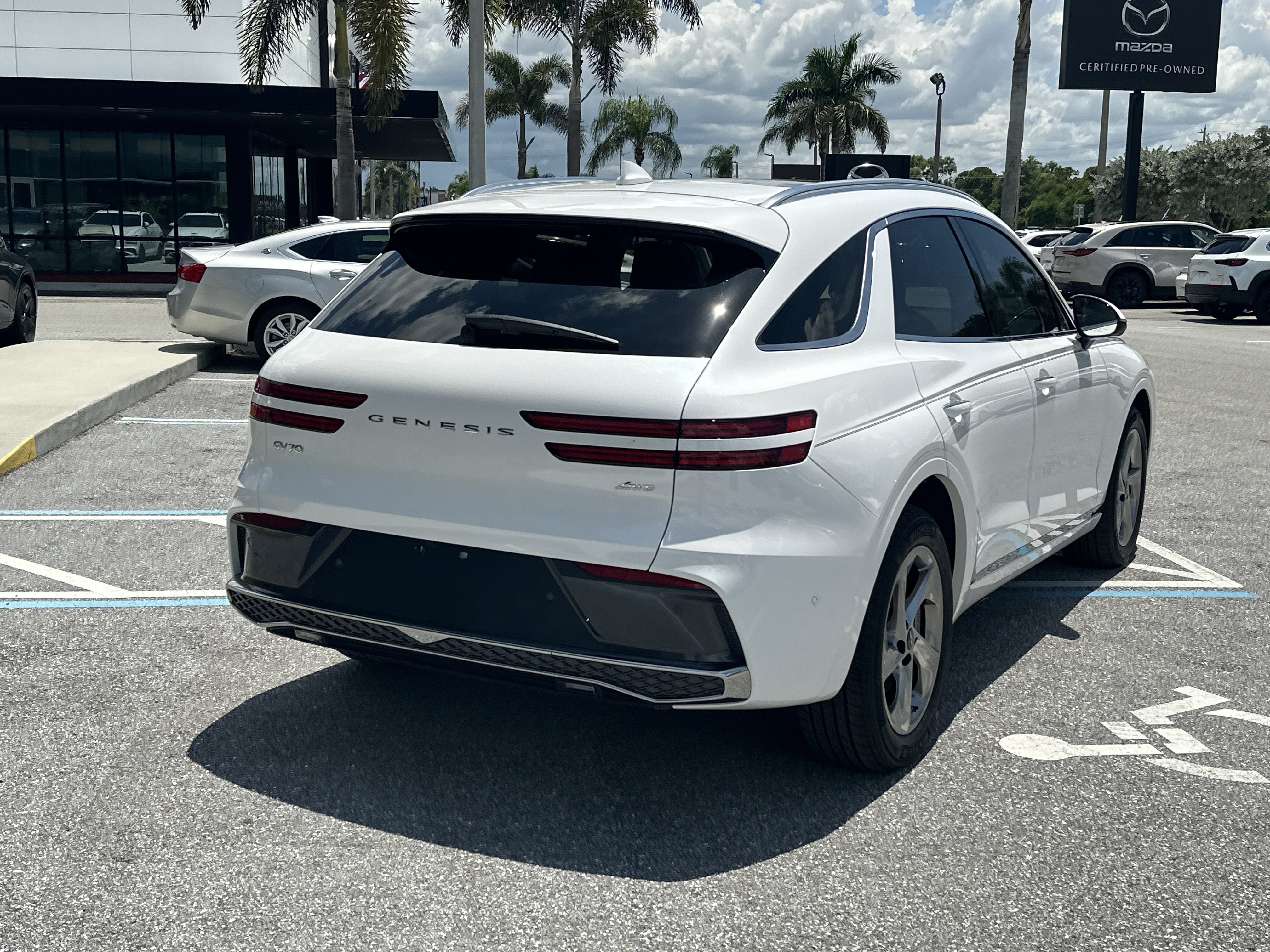 Certified 2026 Genesis GV70 2.5T Advanced AWD/4WD image 7