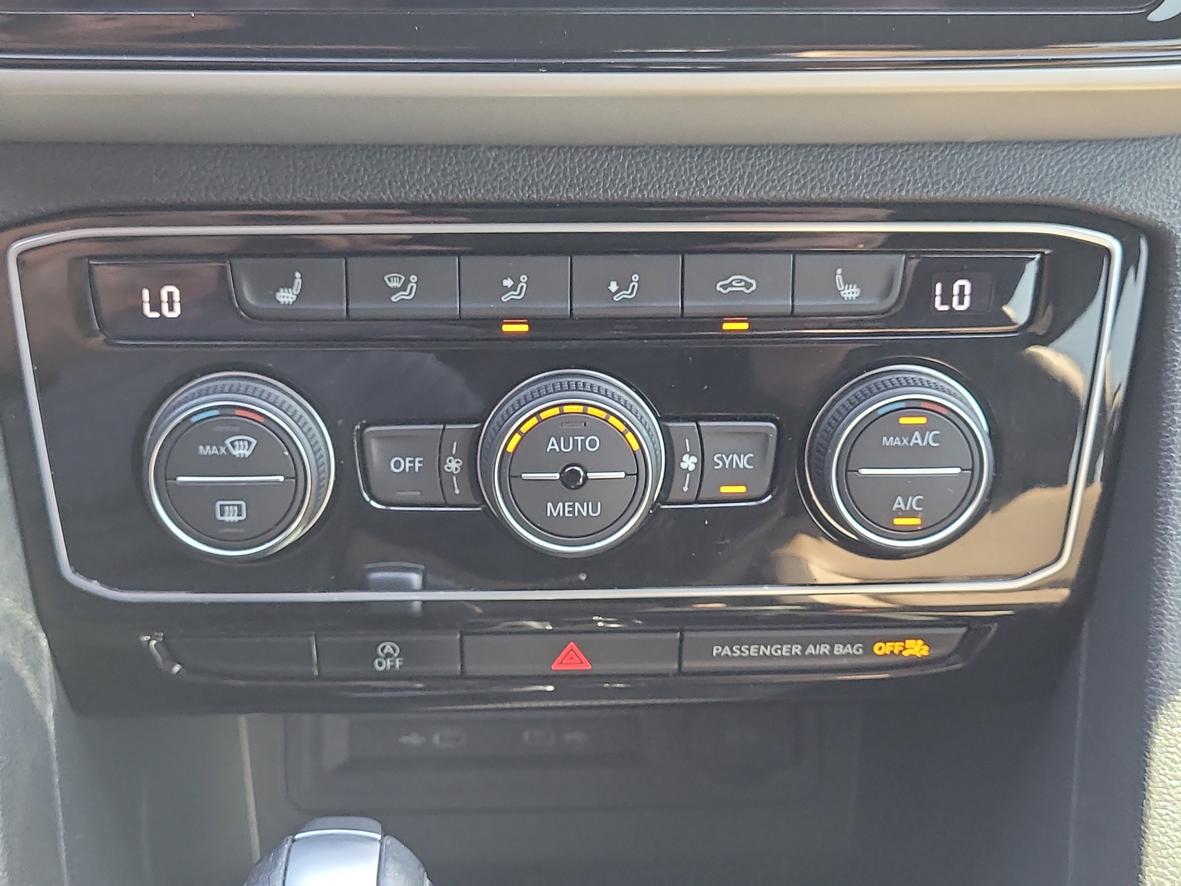 Used 2023 Volkswagen Atlas Cross Sport SE image 27