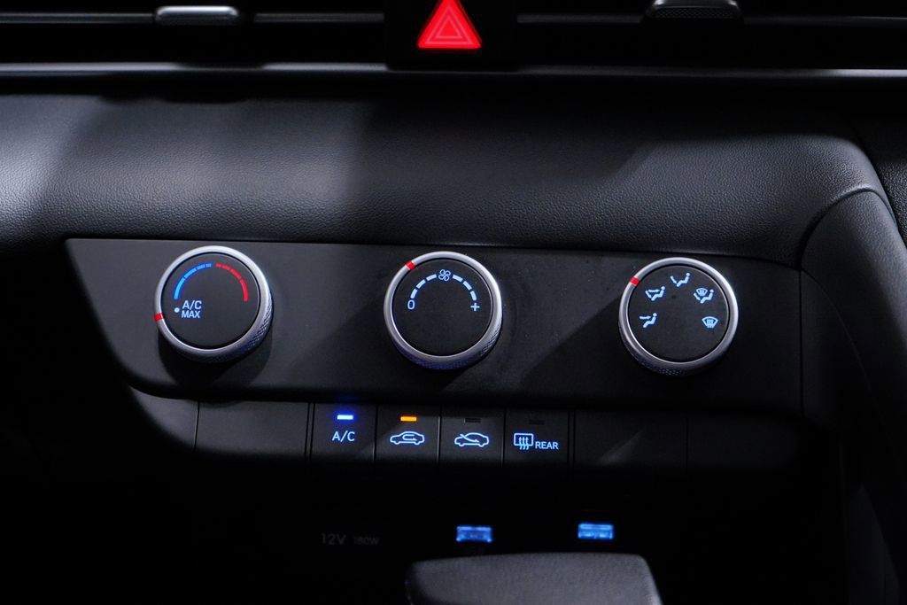 Used 2023 Hyundai Elantra SE w/ Cargo Package image 12