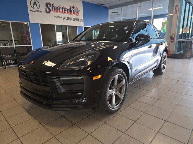 Used 2023 Porsche Macan AWD/4WD image 4