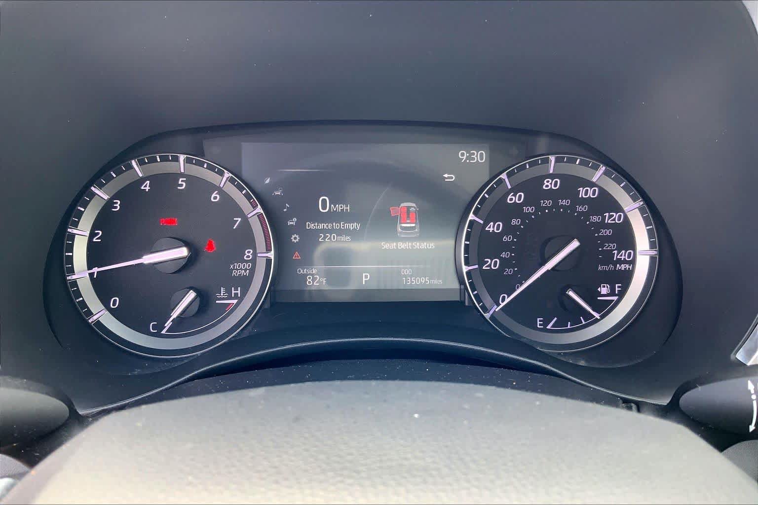 Used 2020 Toyota Highlander XLE AWD/4WD image 23