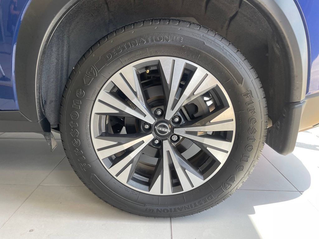 Certified 2023 Nissan Rogue SV FWD image 16