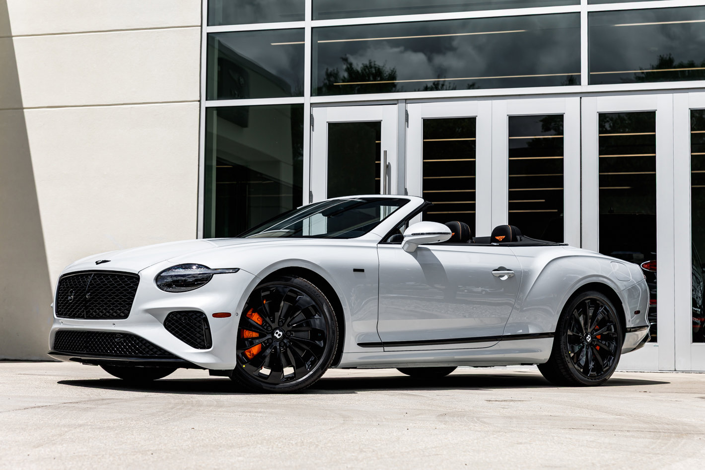 Used 2025 Bentley Continental GTC image 8