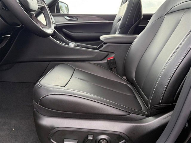 New 2025 Jeep Grand Cherokee Limited w/ Black Appearance Package image 20