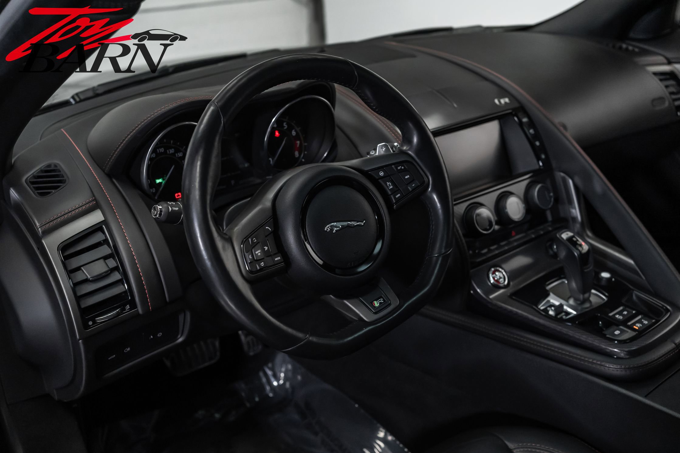 Used 2016 Jaguar F-TYPE R image 29