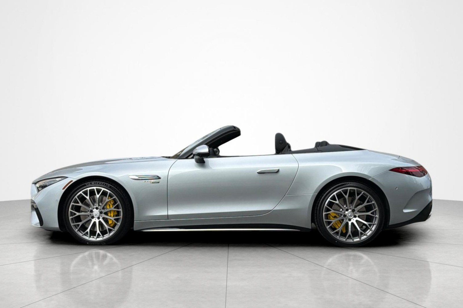 New 2026 Mercedes-Benz SL 63 AMG 4MATIC image 2