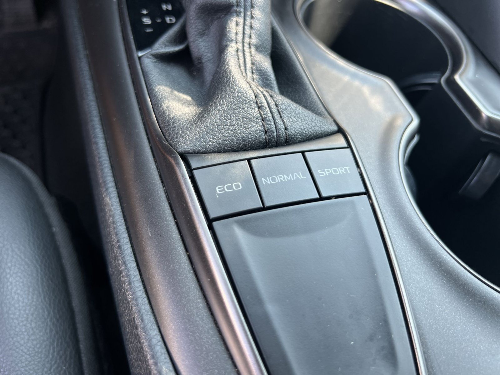 Used 2022 Toyota Camry SE FWD image 26