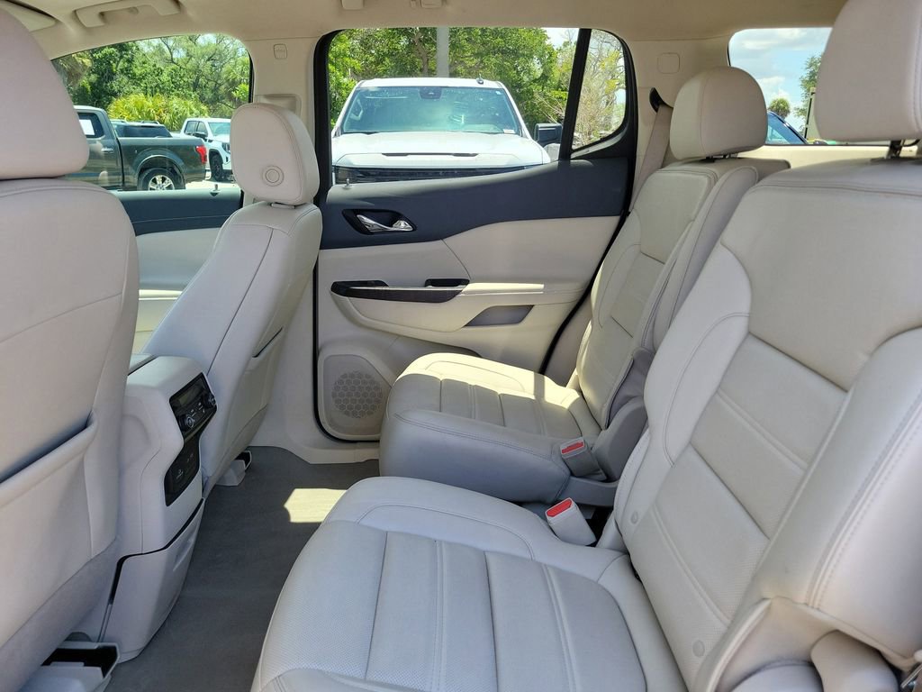 Used 2022 GMC Acadia Denali w/ Denali Ultimate Package AWD/4WD image 10