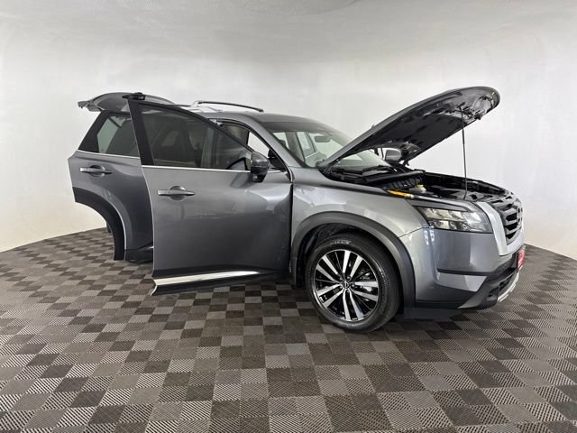 Certified 2025 Nissan Pathfinder Platinum AWD/4WD image 12