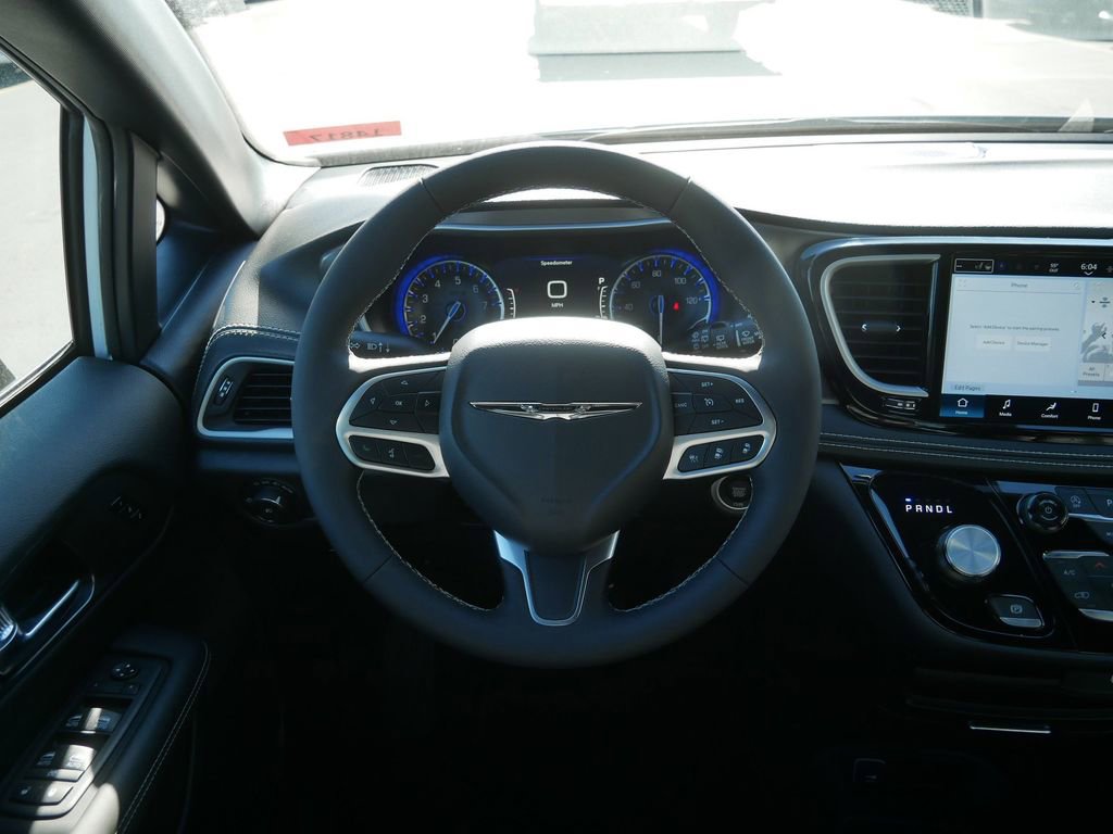 New 2026 Chrysler Pacifica Select image 11
