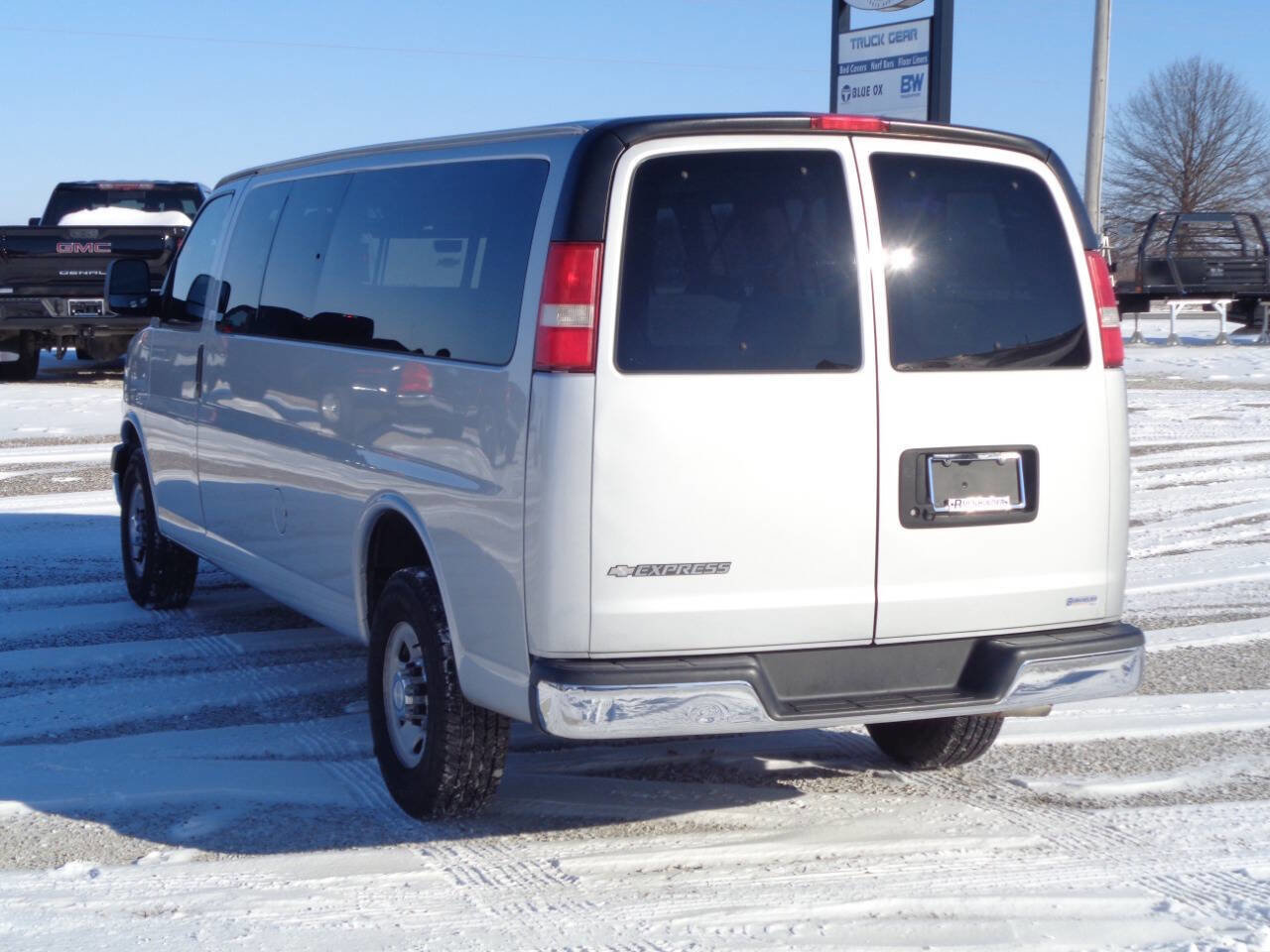 Used 2017 Chevrolet Express 3500 LT w/ LT Preferred Equipment Group image 8
