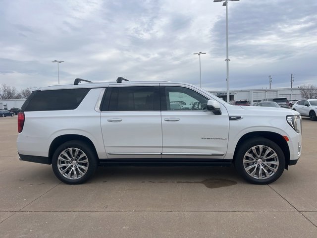 Used 2021 GMC Yukon XL Denali w/ Denali Ultimate Package image 2