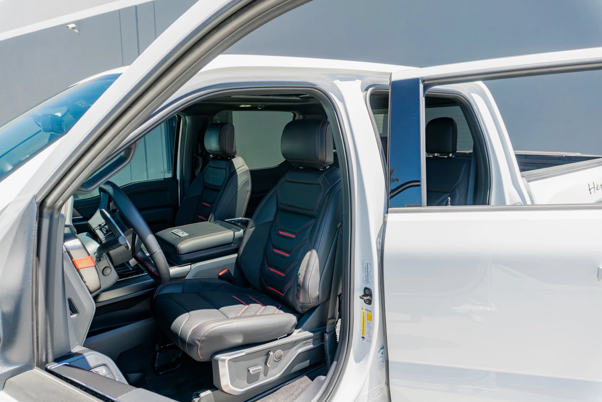 Used 2025 Ford F150 Raptor AWD/4WD image 11
