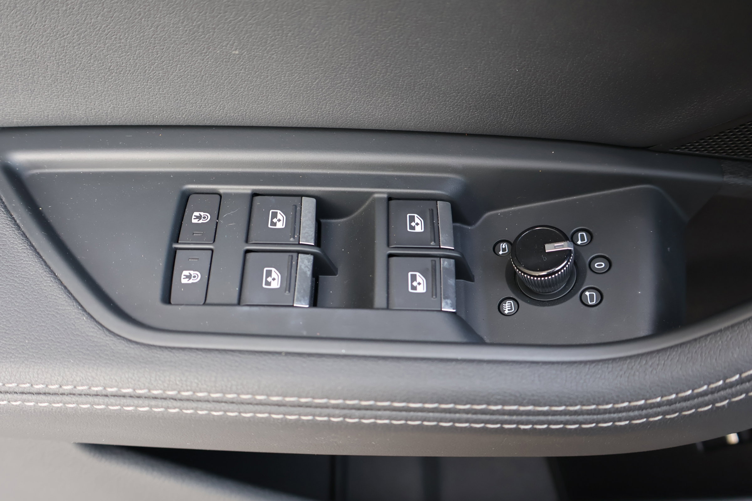 Used 2021 Audi e-tron Premium w/ Convenience Plus Package image 16