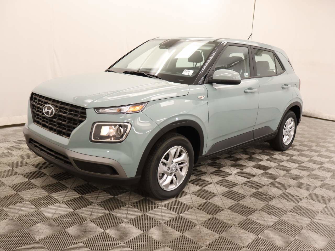 Used 2025 Hyundai Venue SE image 1