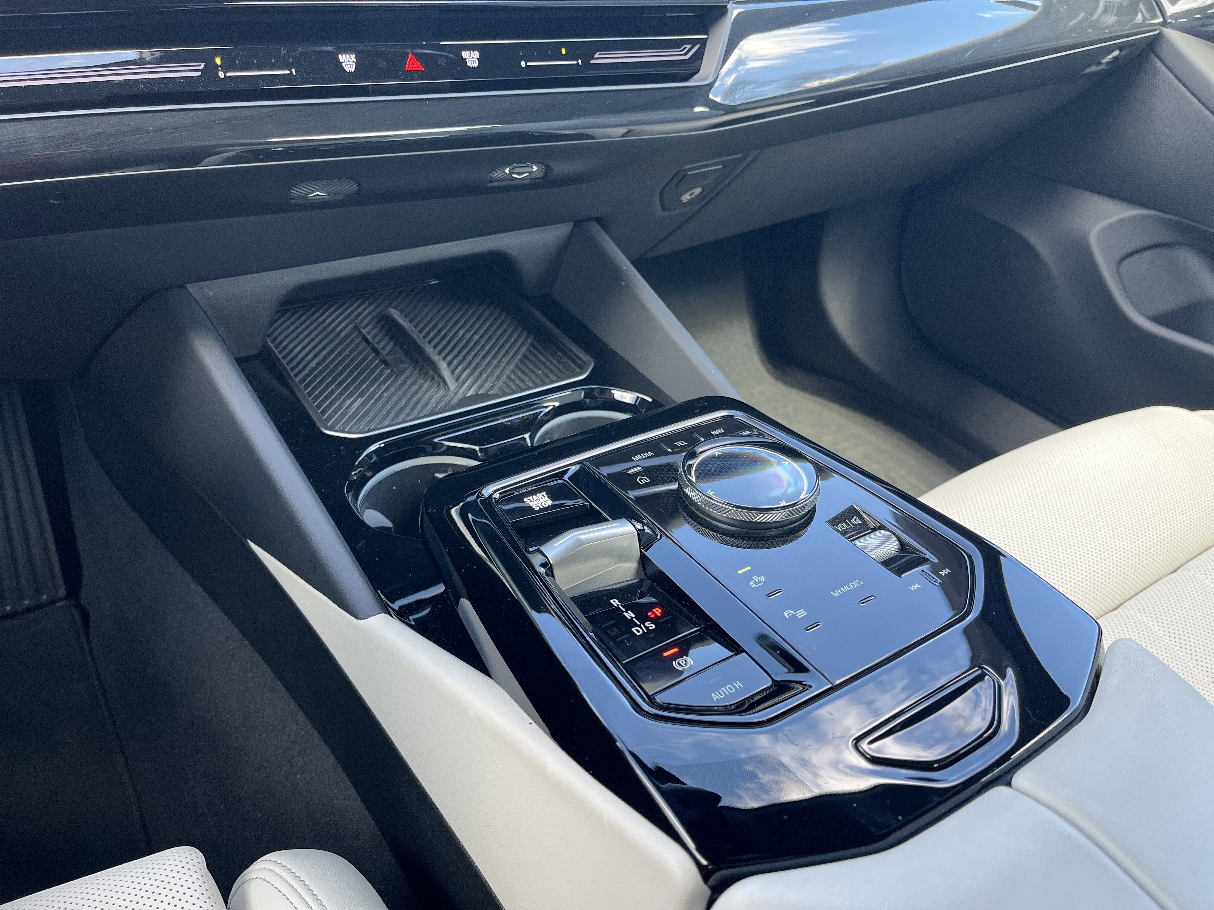 Used 2024 BMW 530i w/ Premium Package image 10