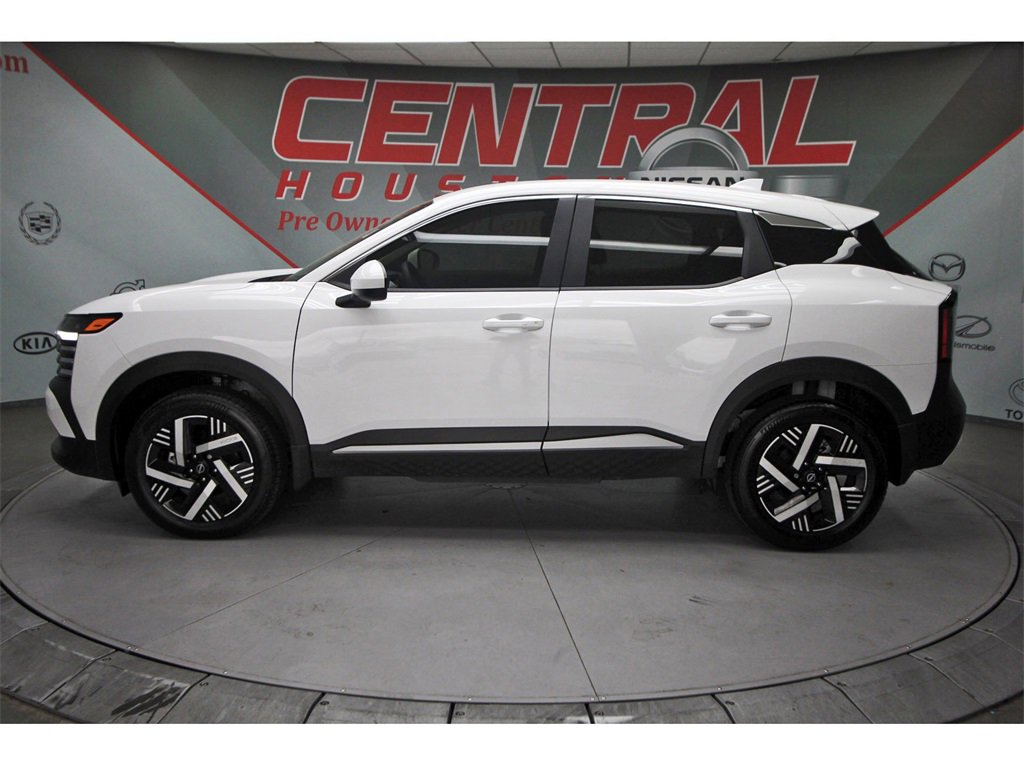 Used 2025 Nissan Kicks SV image 3