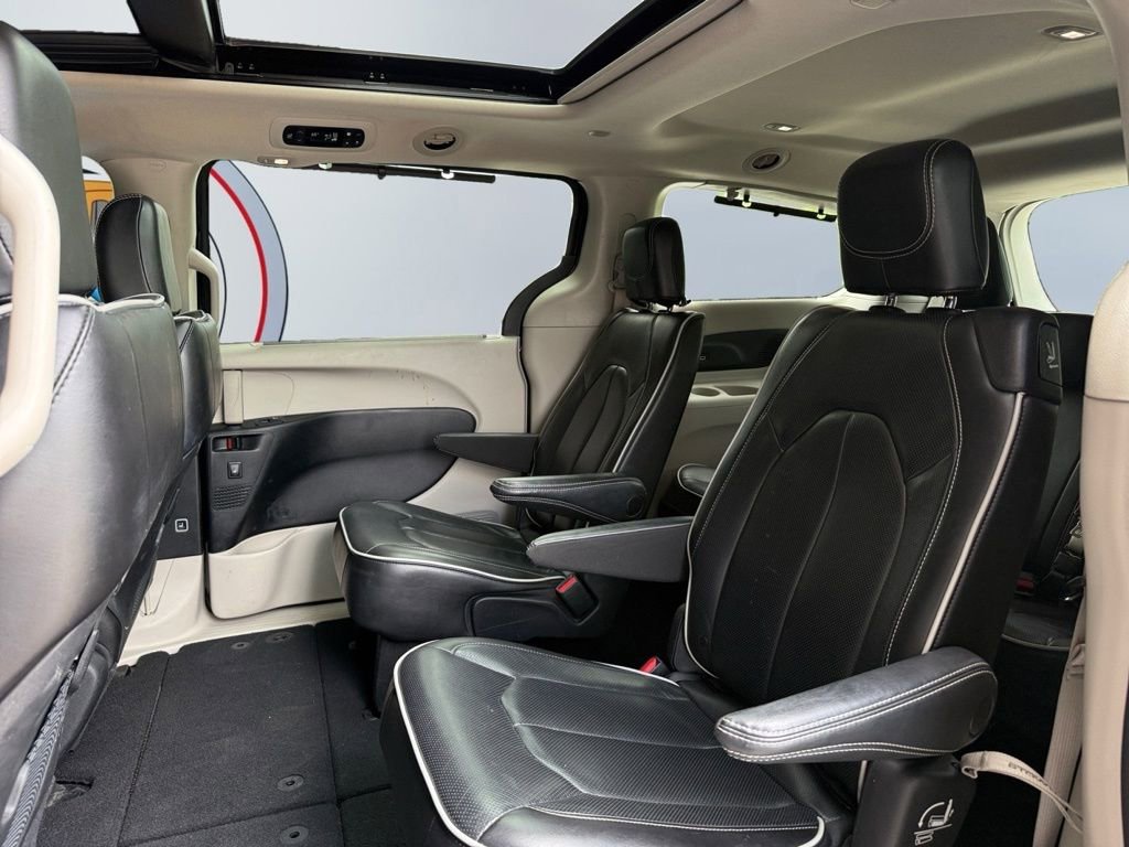 Used 2023 Chrysler Pacifica Limited FWD image 21