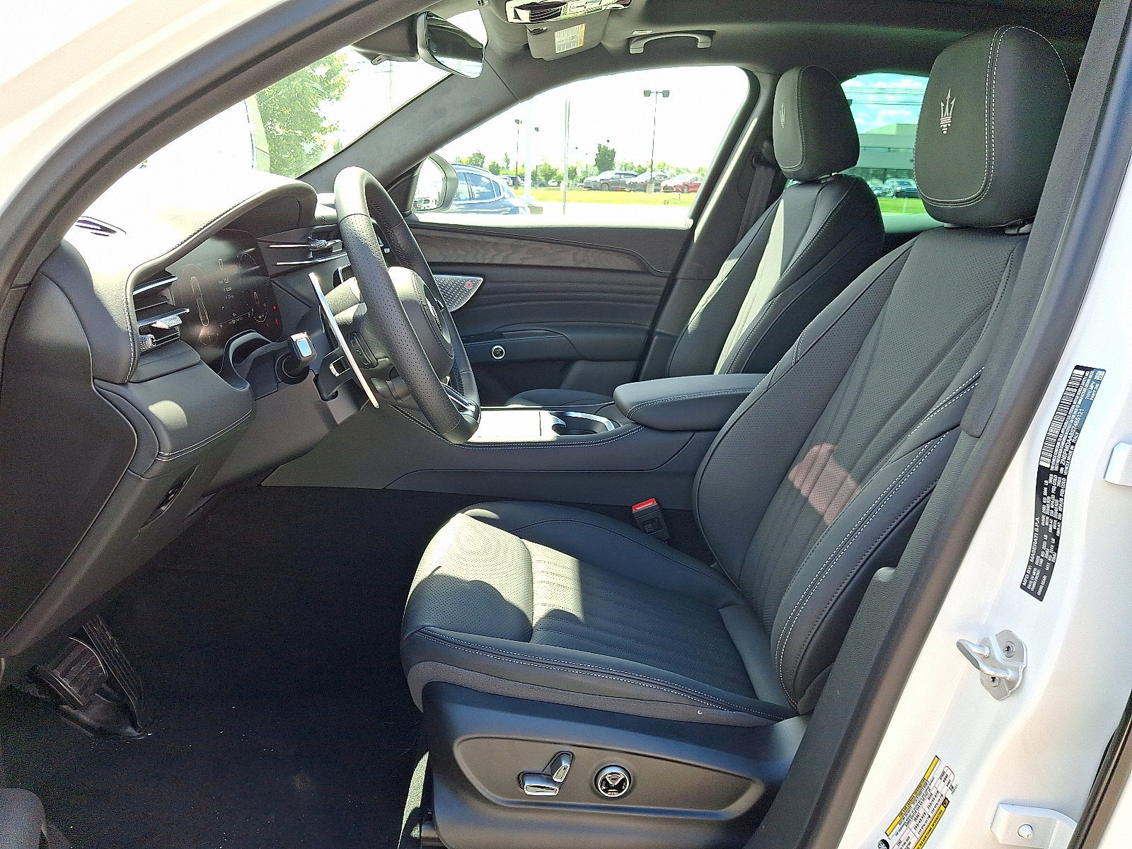 New 2025 Maserati Grecale GT image 6