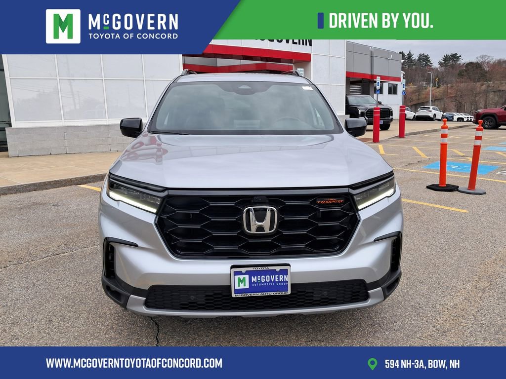 Used 2025 Honda Pilot TrailSport image 11