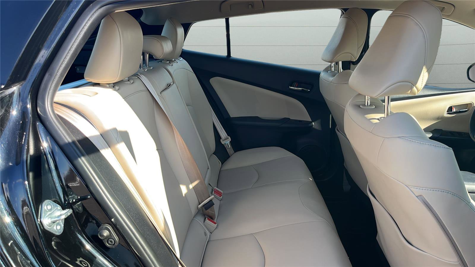 Used 2019 Toyota Prius XLE image 16