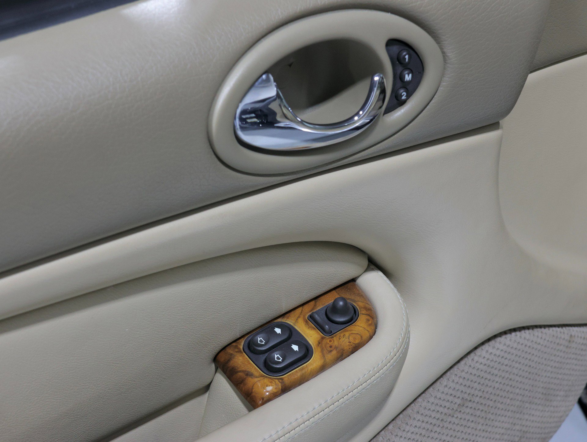 Used 2002 Jaguar XK8 Coupe image 70