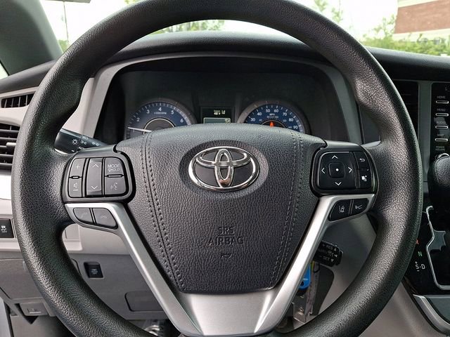 Used 2020 Toyota Sienna LE FWD image 19