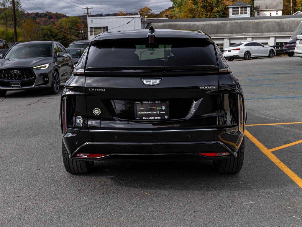 Used 2024 Cadillac Lyriq Tech AWD/4WD image 5