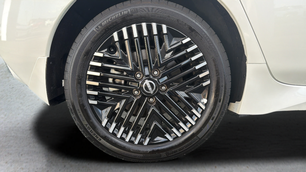 Certified 2025 Nissan Leaf SV Plus FWD image 13