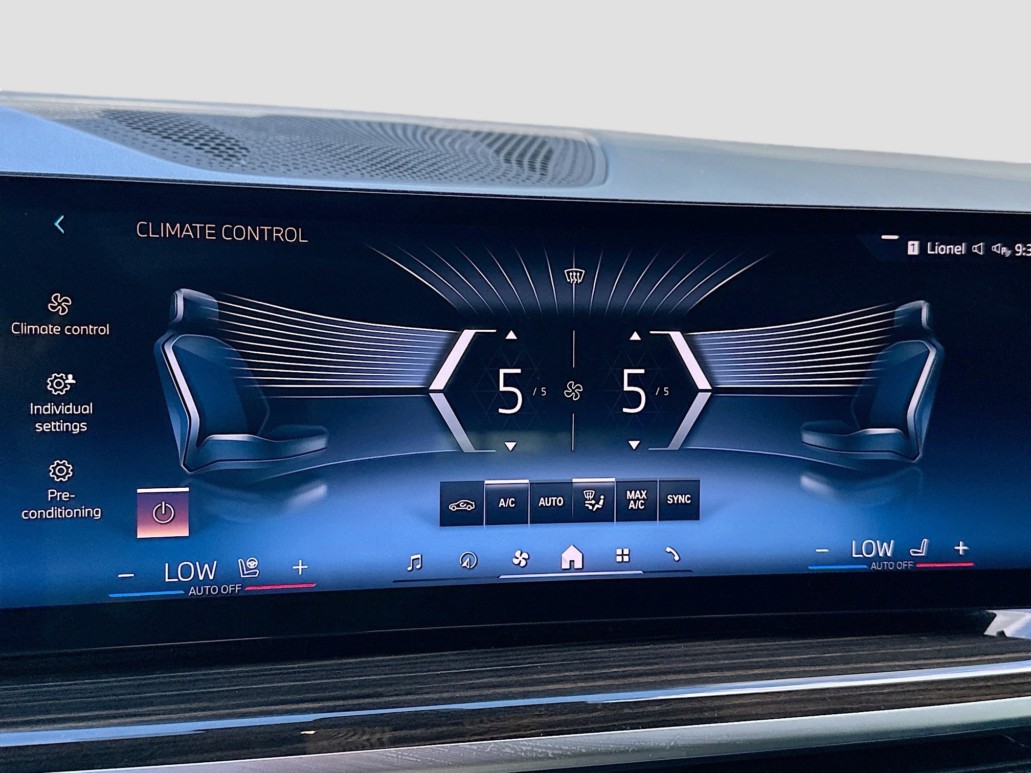 Used 2025 BMW X6 xDrive40i w/ Climate Comfort Package image 16