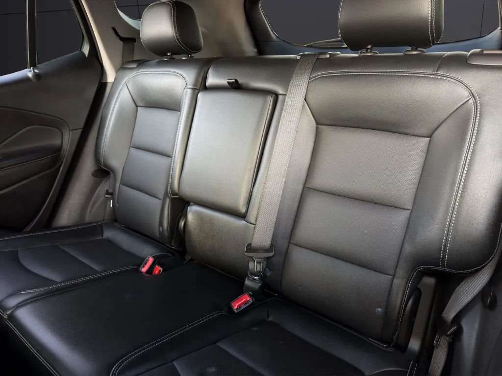 Used 2023 GMC Terrain SLT AWD/4WD image 18