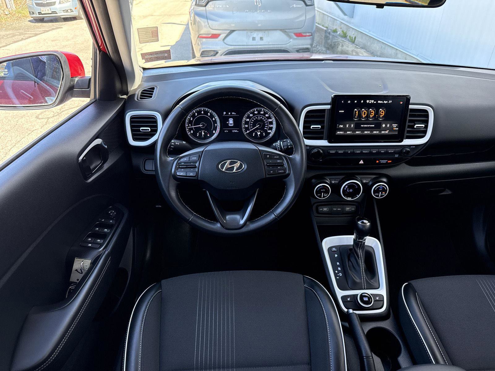 Used 2022 Hyundai Venue Limited w/ Cargo Package FWD image 15