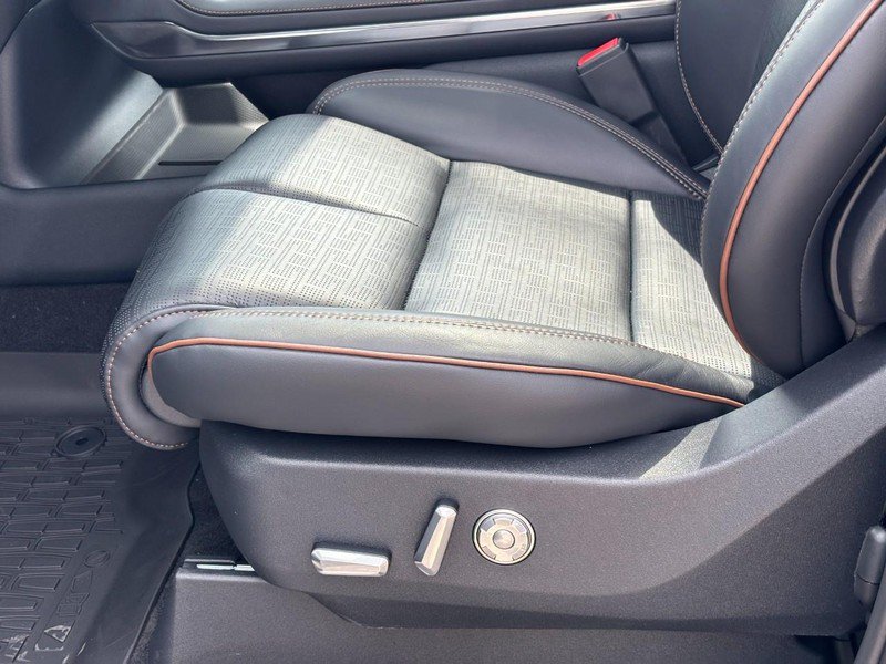 New 2026 Lincoln Navigator Black Label AWD/4WD image 13