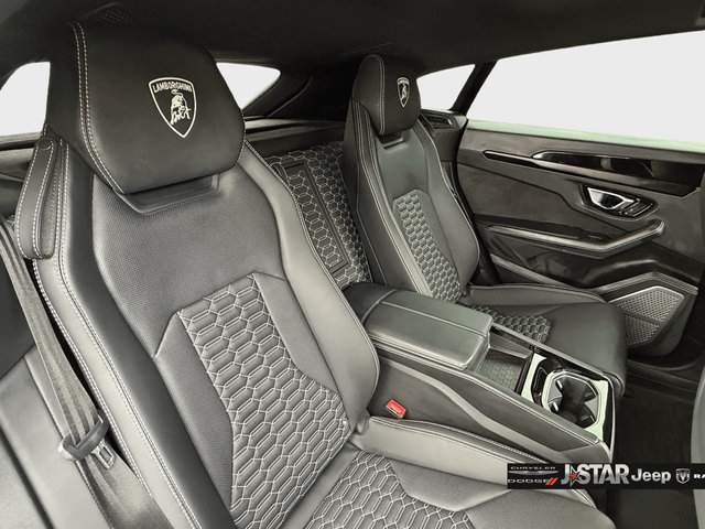 Used 2022 Lamborghini Urus AWD/4WD image 18