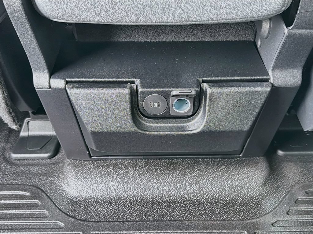 New 2026 Ford F550 4x4 Crew Cab image 33