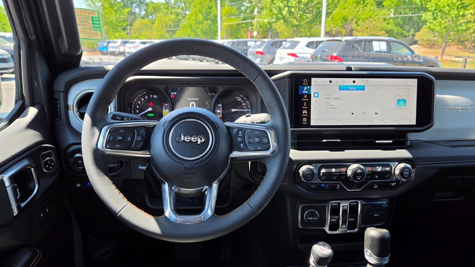 Used 2024 Jeep Wrangler Sahara image 31