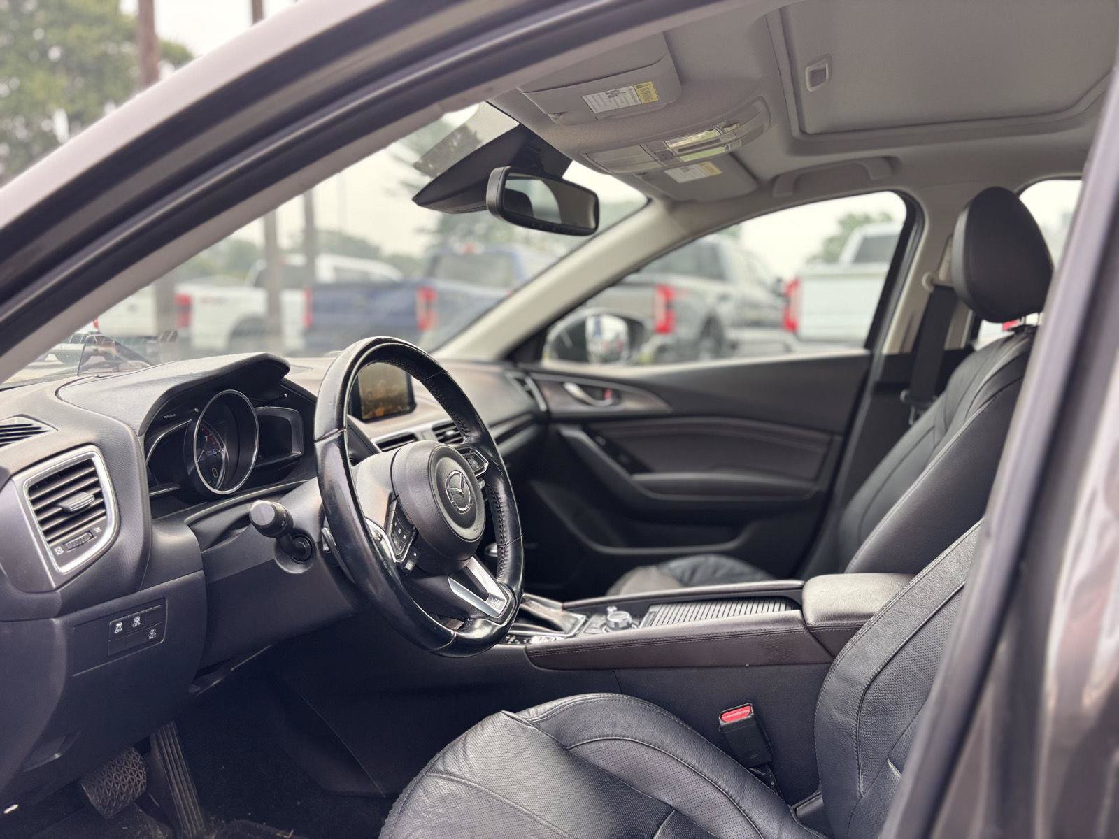 Used 2018 MAZDA MAZDA3 Grand Touring w/ Premium Equipment Package FWD image 12