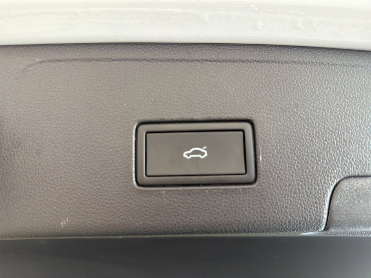 Used 2023 Volkswagen Atlas Cross Sport SE image 46