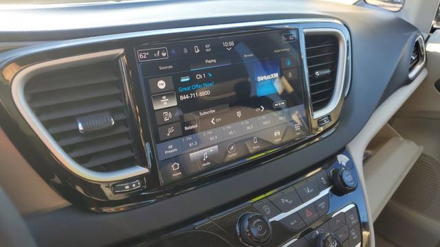 Certified 2024 Chrysler Pacifica Touring-L image 13