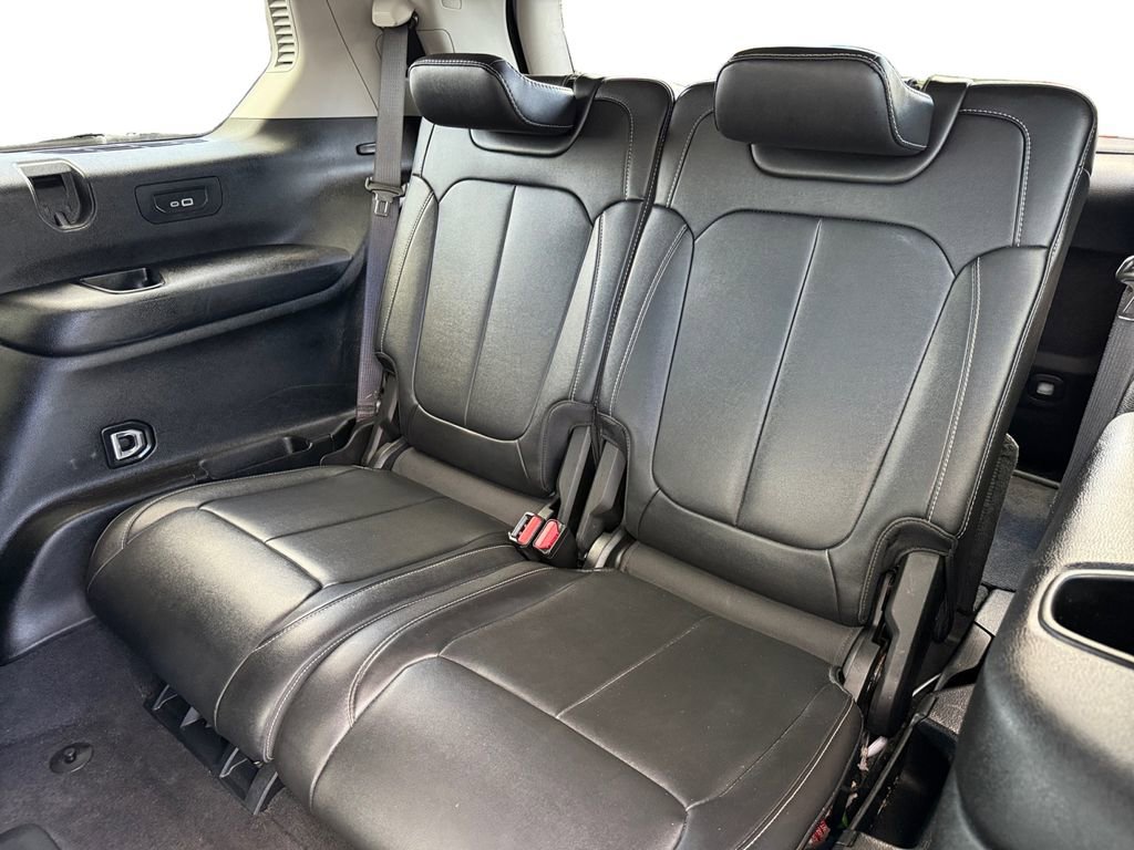 Certified 2022 Jeep Grand Cherokee L Limited w/ Black Appearance Package image 15