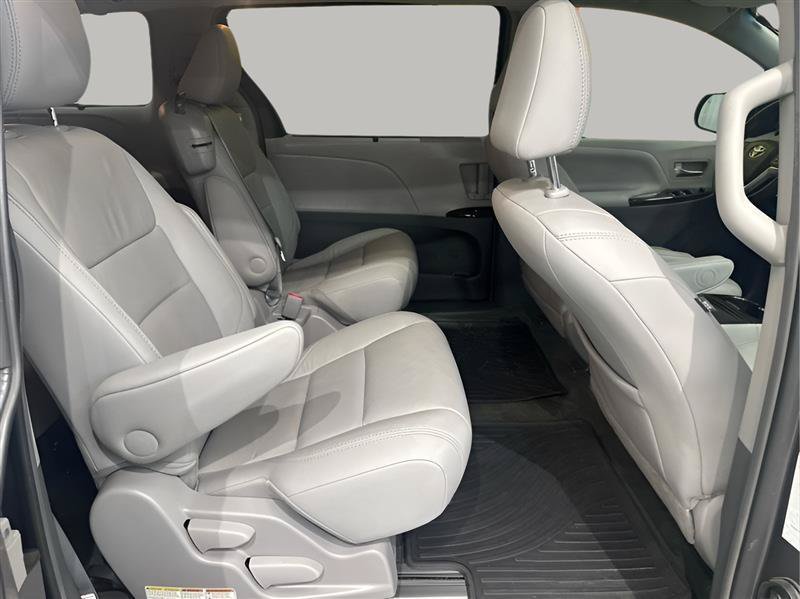 Used 2017 Toyota Sienna XLE w/ XLE Navigation Package FWD image 24