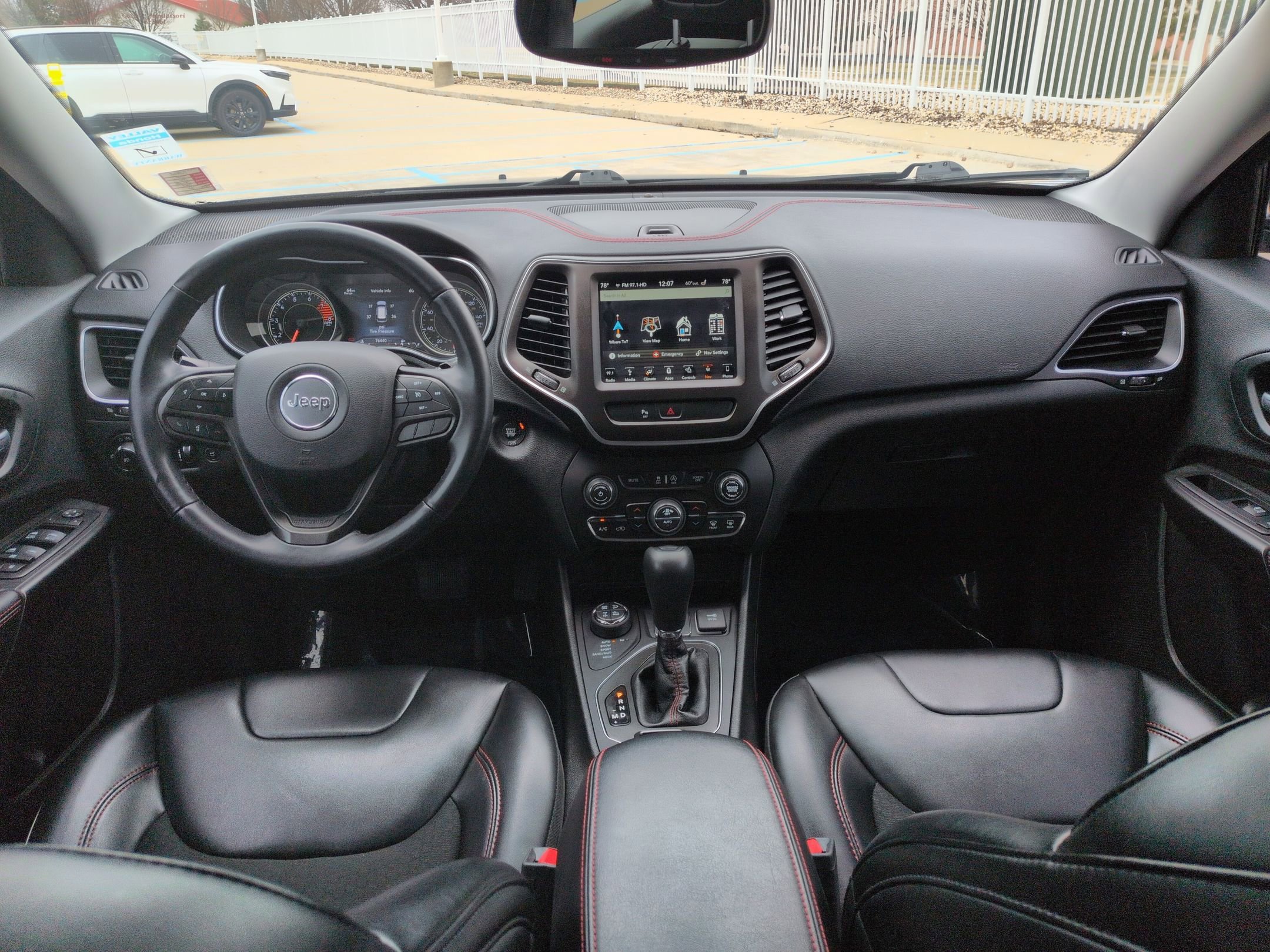 Used 2019 Jeep Cherokee Trailhawk w/ Comfort/Convenience Group image 25