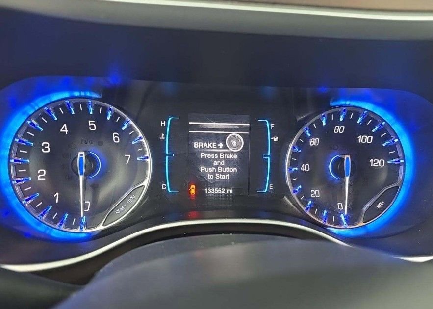 Used 2017 Chrysler Pacifica Touring-L w/ Tire & Wheel Group image 10