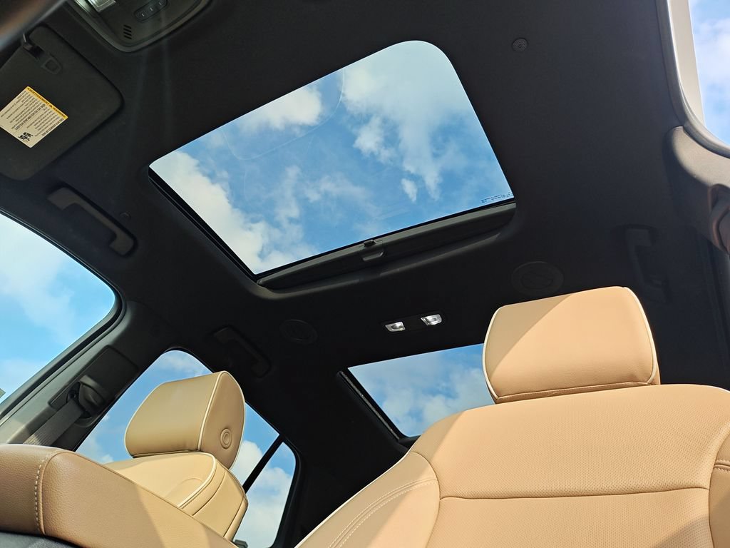 Used 2023 Chevrolet Traverse Premier w/ LPO, Floor Liner Package AWD/4WD image 24