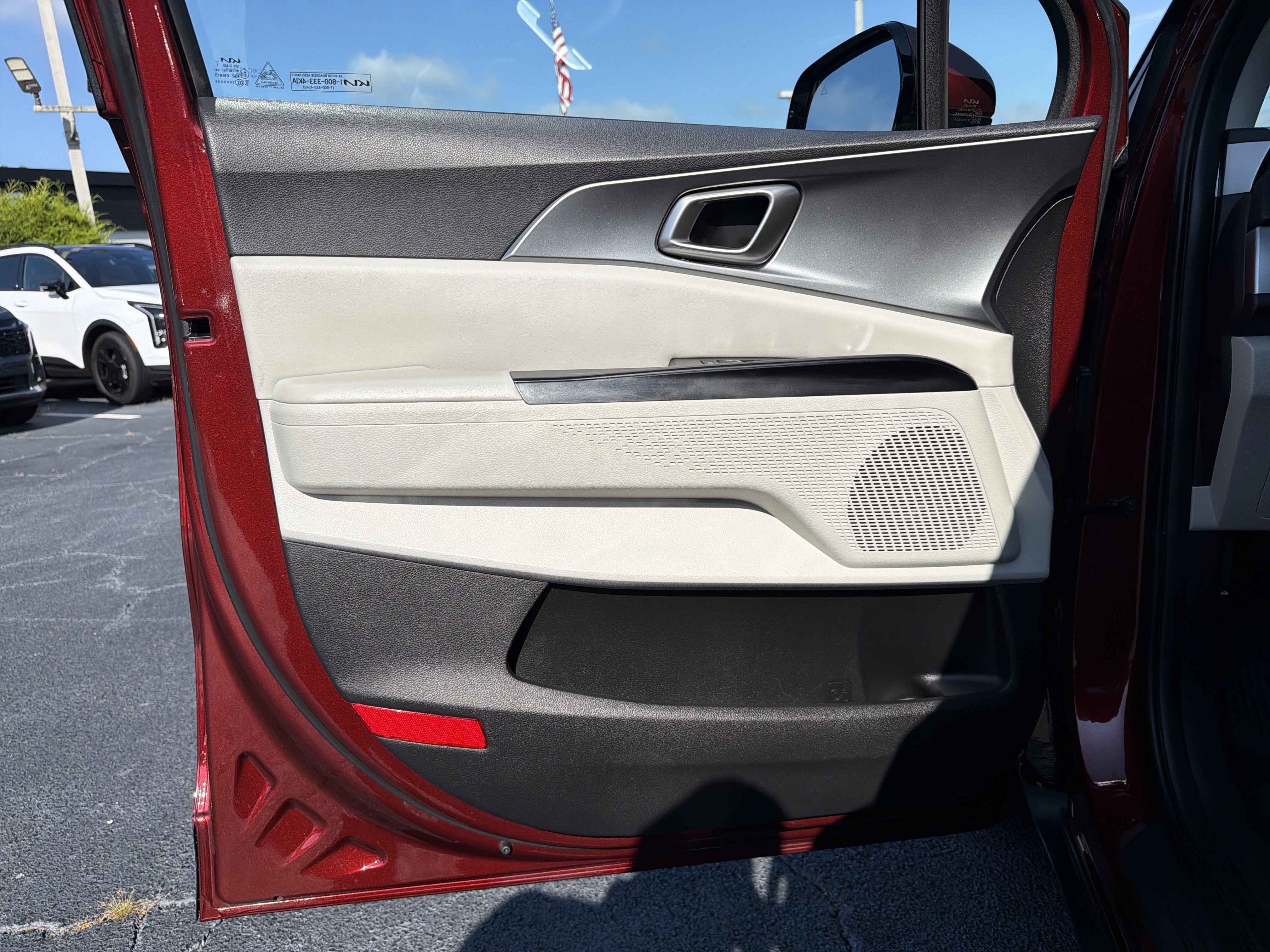 Used 2024 Kia Carnival LX FWD image 8