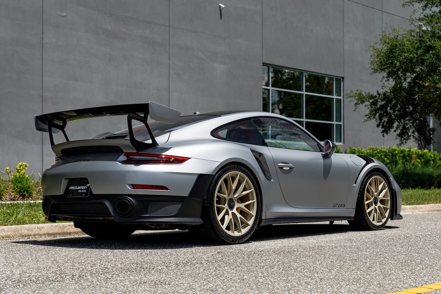 Used 2018 Porsche 911 GT2 RS w/ Weissach Package RWD image 6